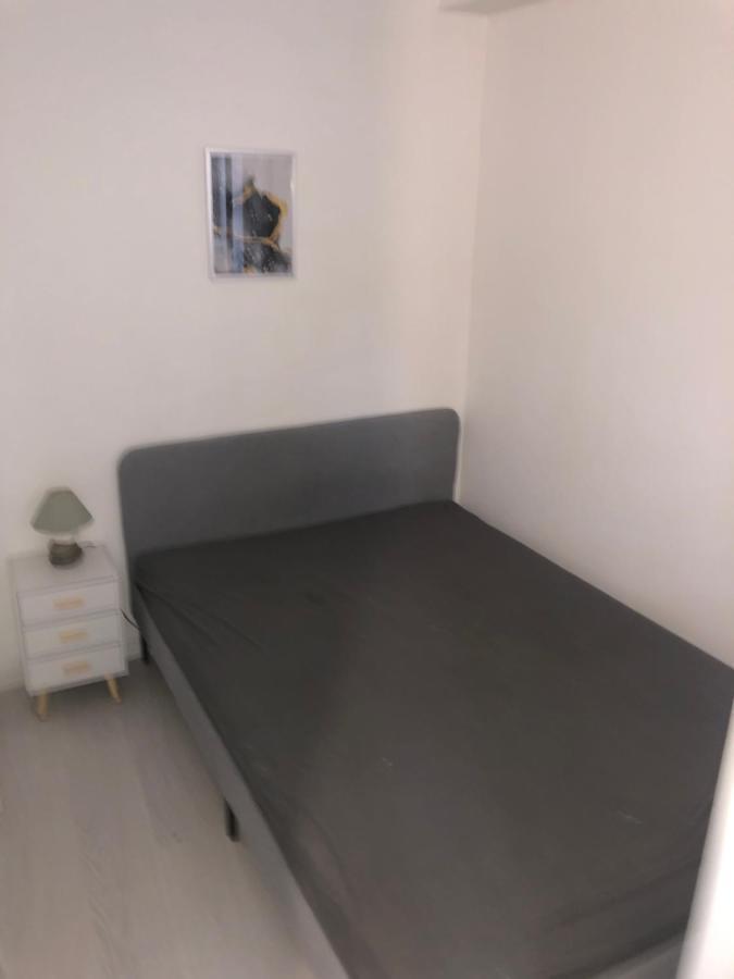 Cosy Appartement Au Plein Centre De Ruffec Eksteriør billede
